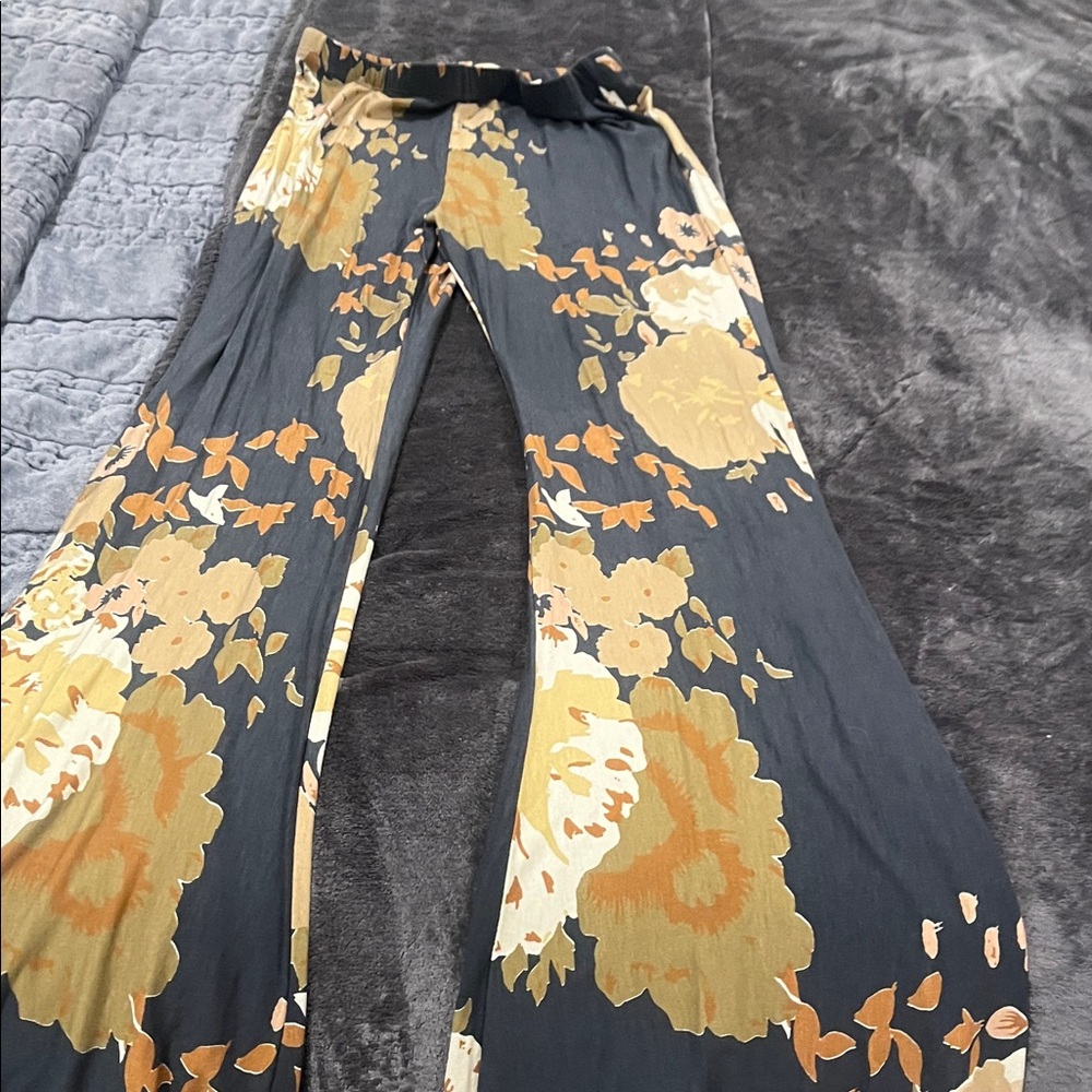 Novella Royale Black and Yellow Floral Wide-Leg Janis bells gray gardener